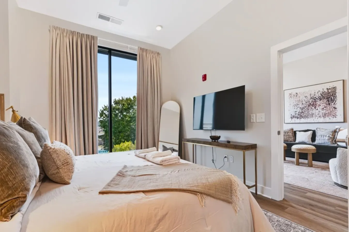 Modern Luxe Retreat | Cozy Stay + Free Parking