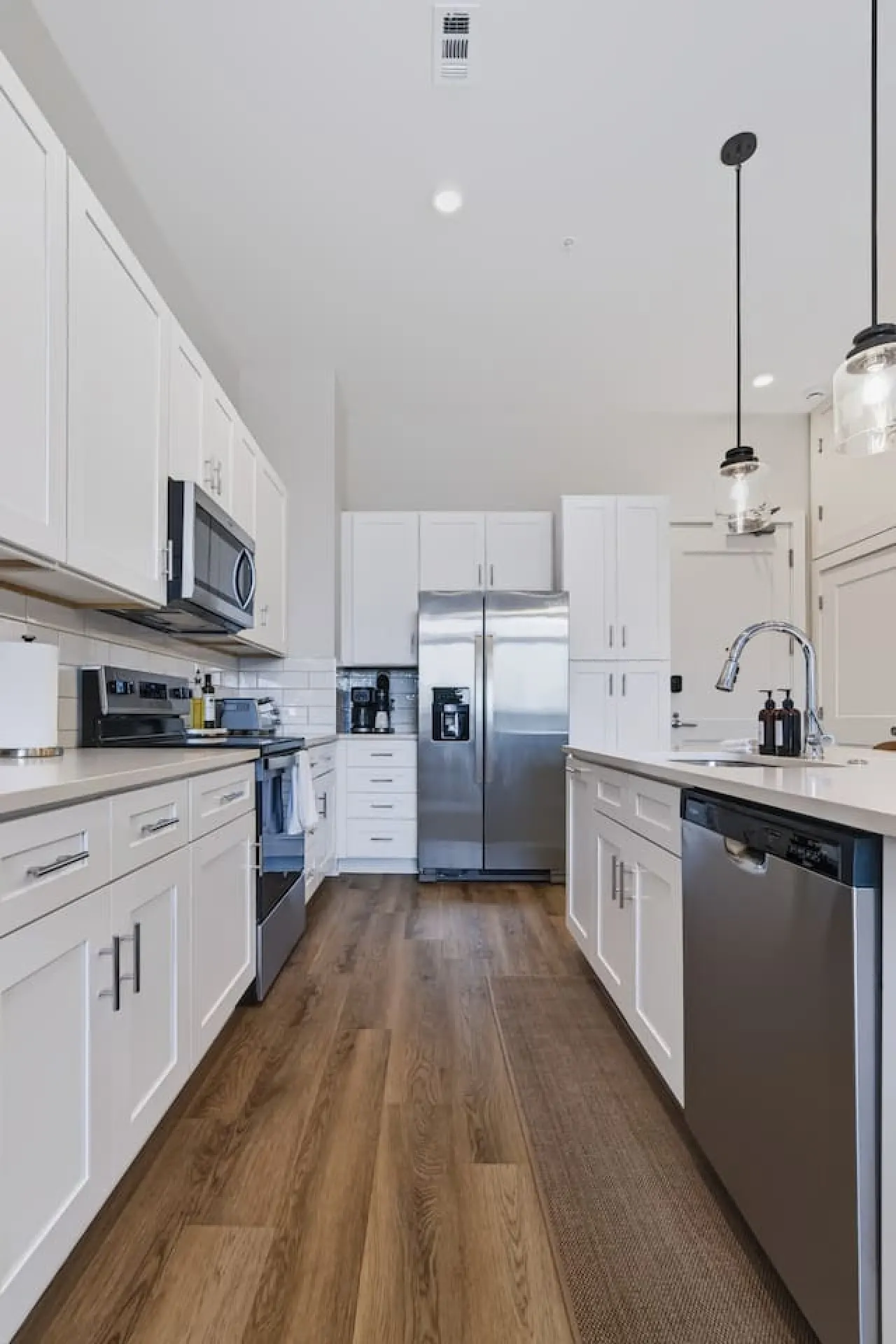 Modern Luxe Retreat Cozy Stay + Free Parking 14
