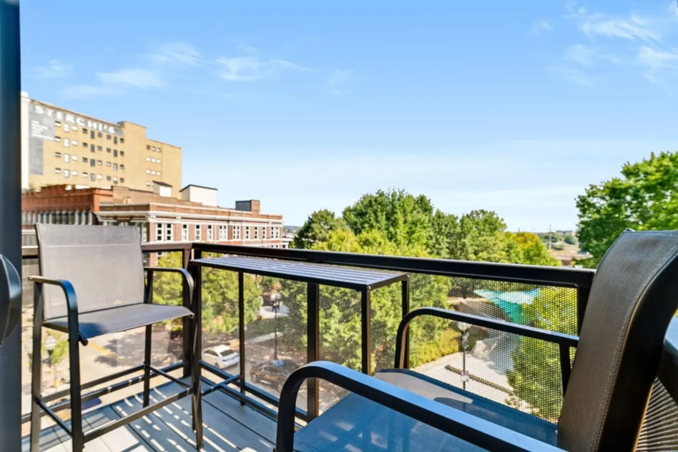 Modern Luxe Retreat Cozy Stay + Free Parking 20