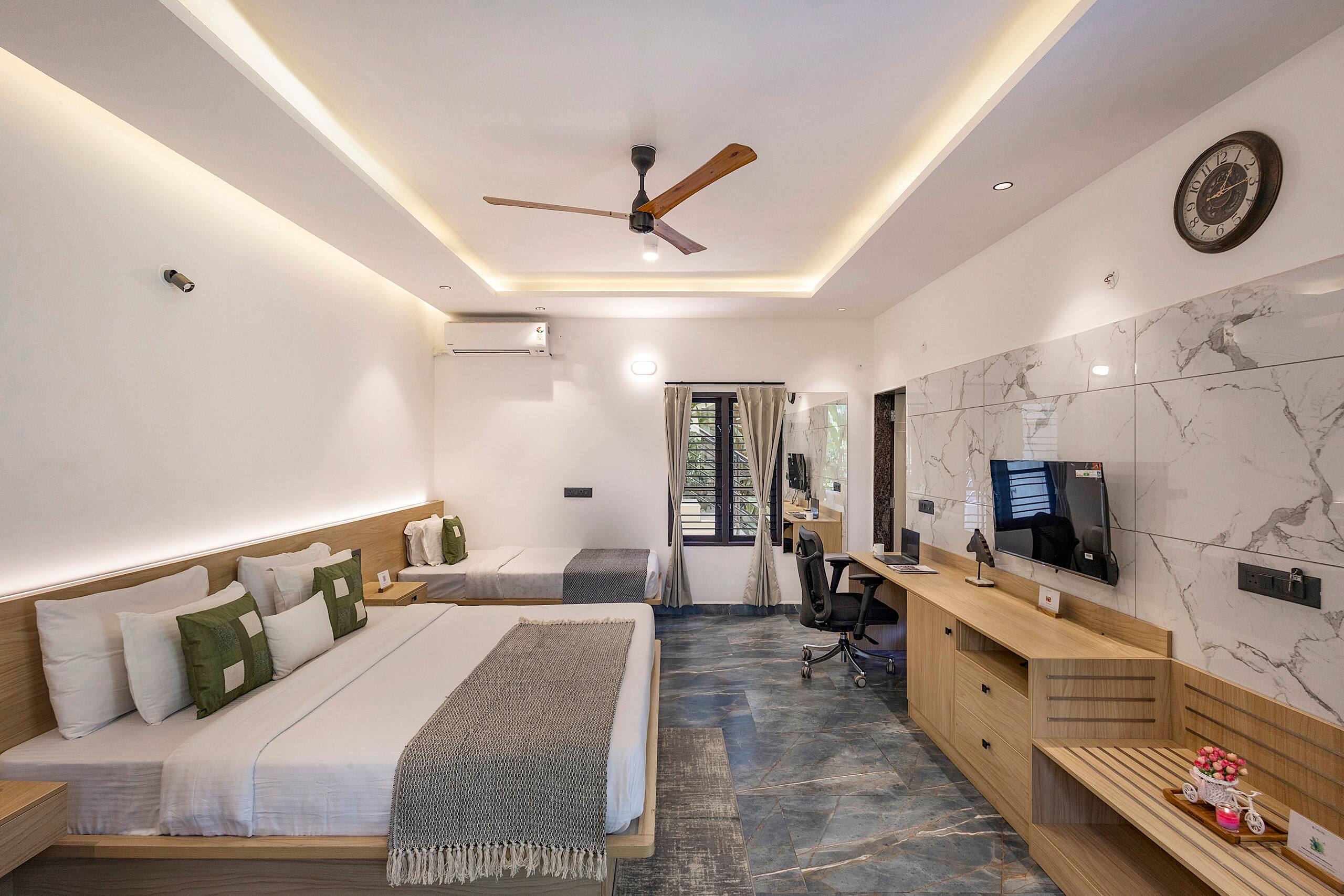 Room W/ Sit-Out & Shared Garden in Avocado Estate 9