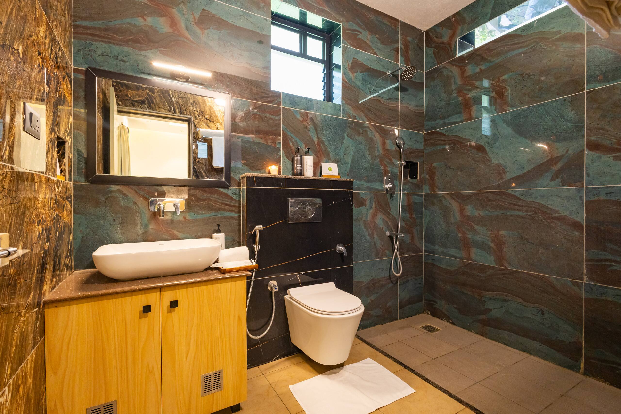 Room W/ Sit-Out & Shared Garden in Avocado Estate 16