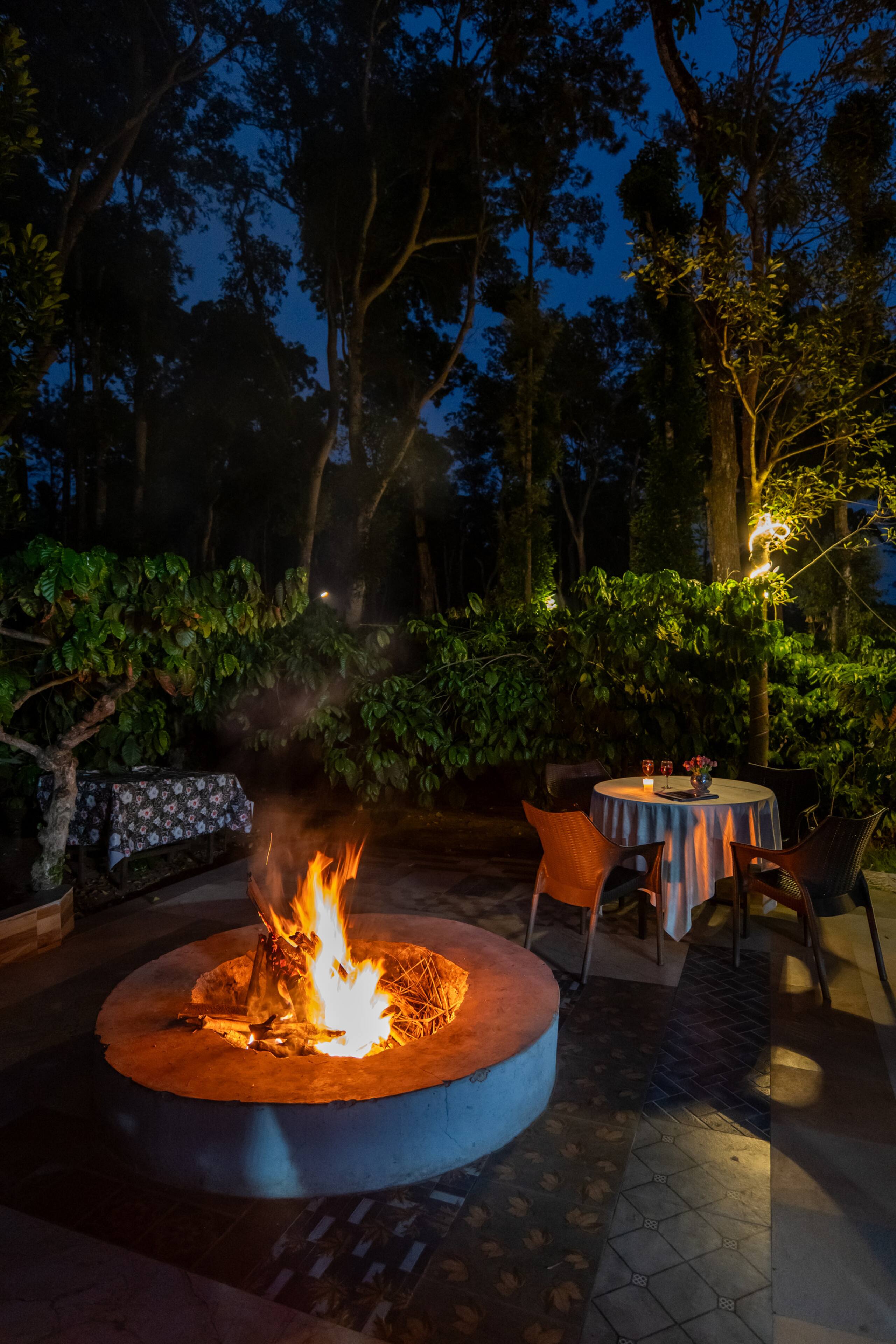 Room W/ Sit-Out & Shared Garden in Avocado Estate 29