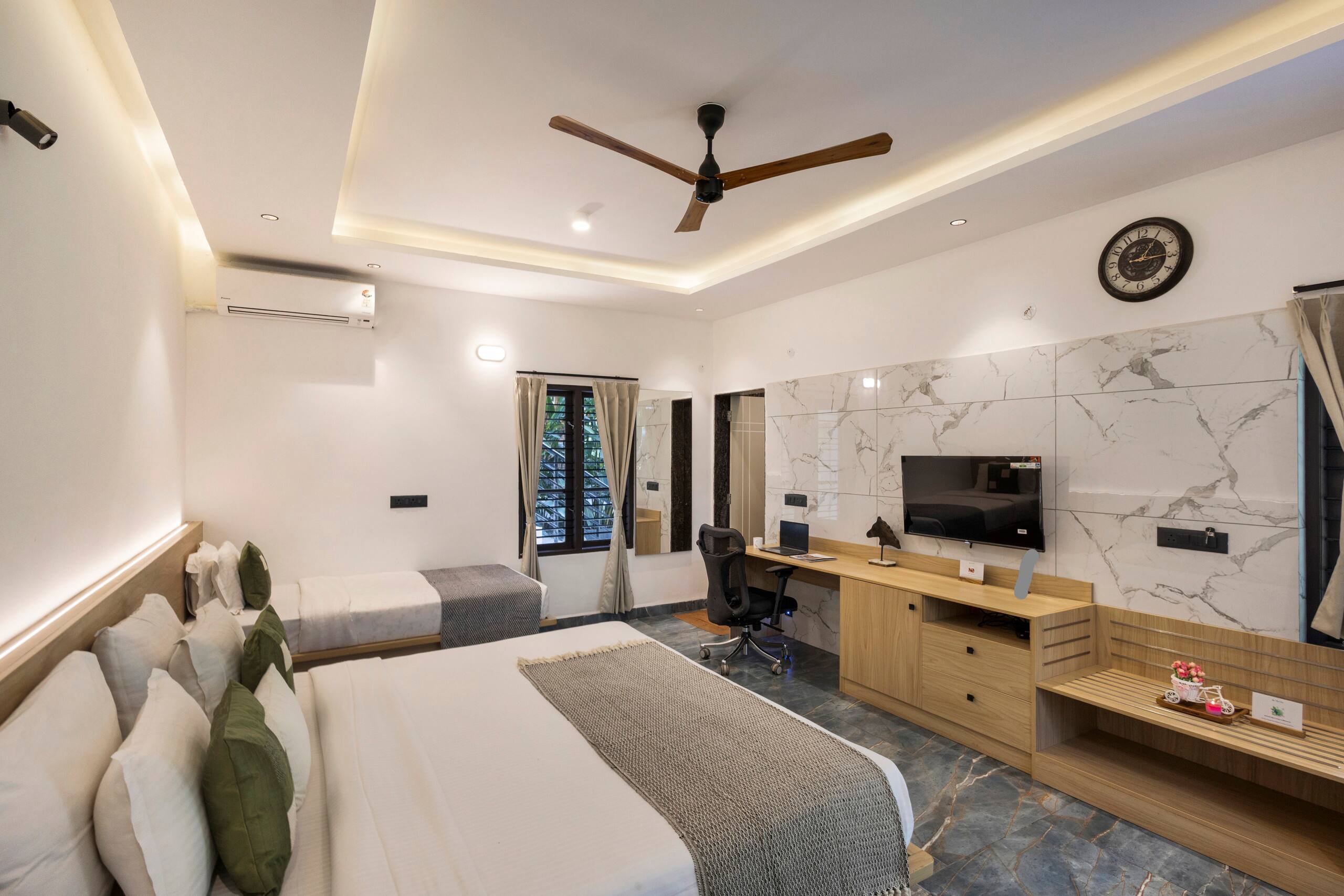 Room W/ Sit-Out & Shared Garden in Avocado Estate 8