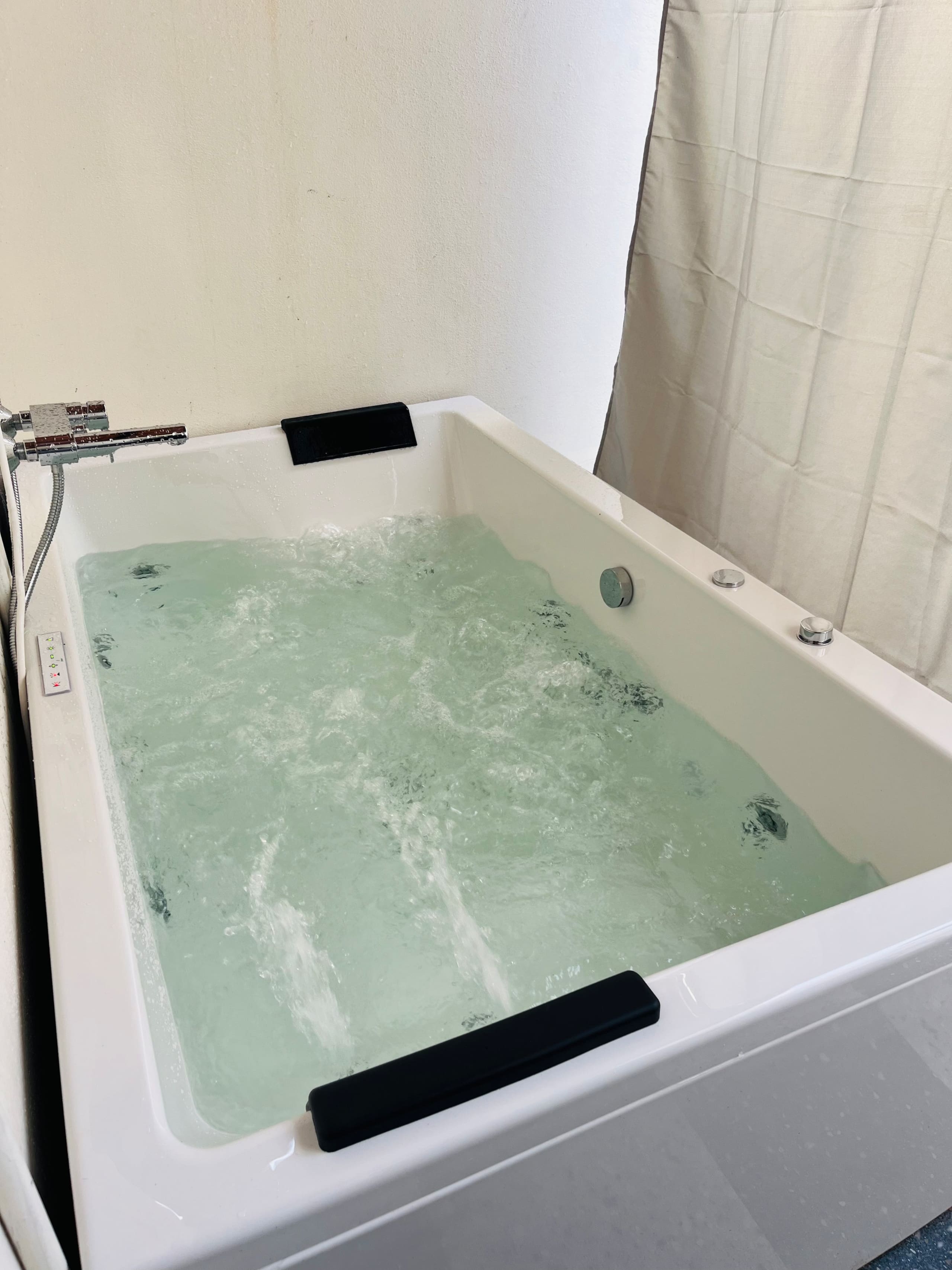 Aura - Room with couple Jacuzzi 17