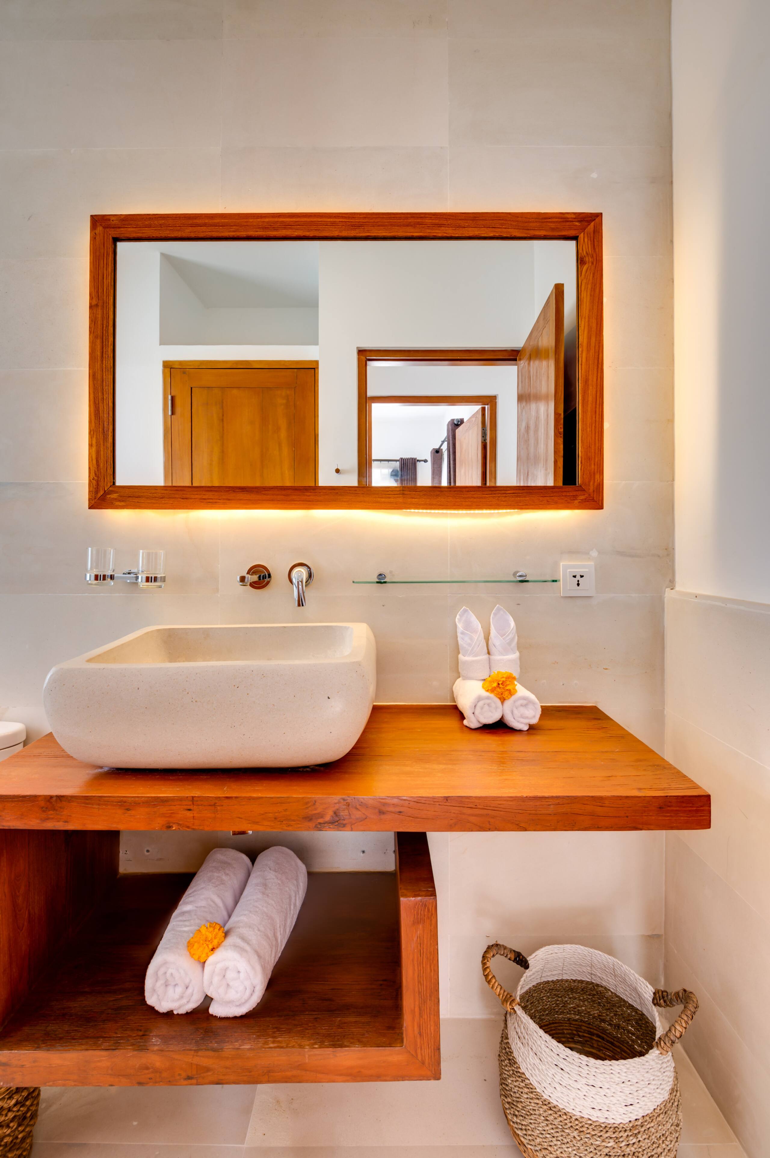 Coziest 5BR Villa close to the beach in Seminyak 32