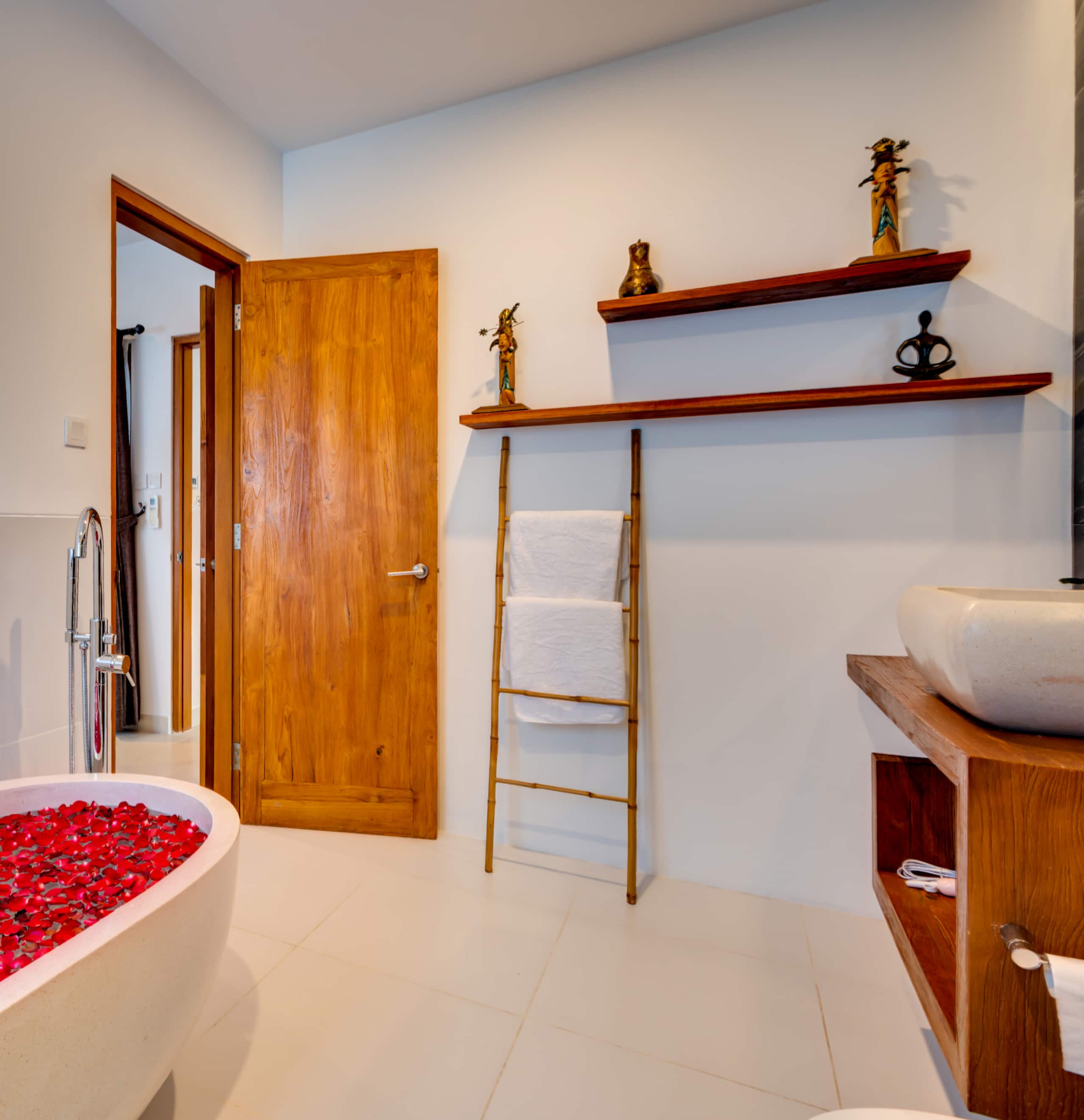 Coziest 5BR Villa close to the beach in Seminyak 17
