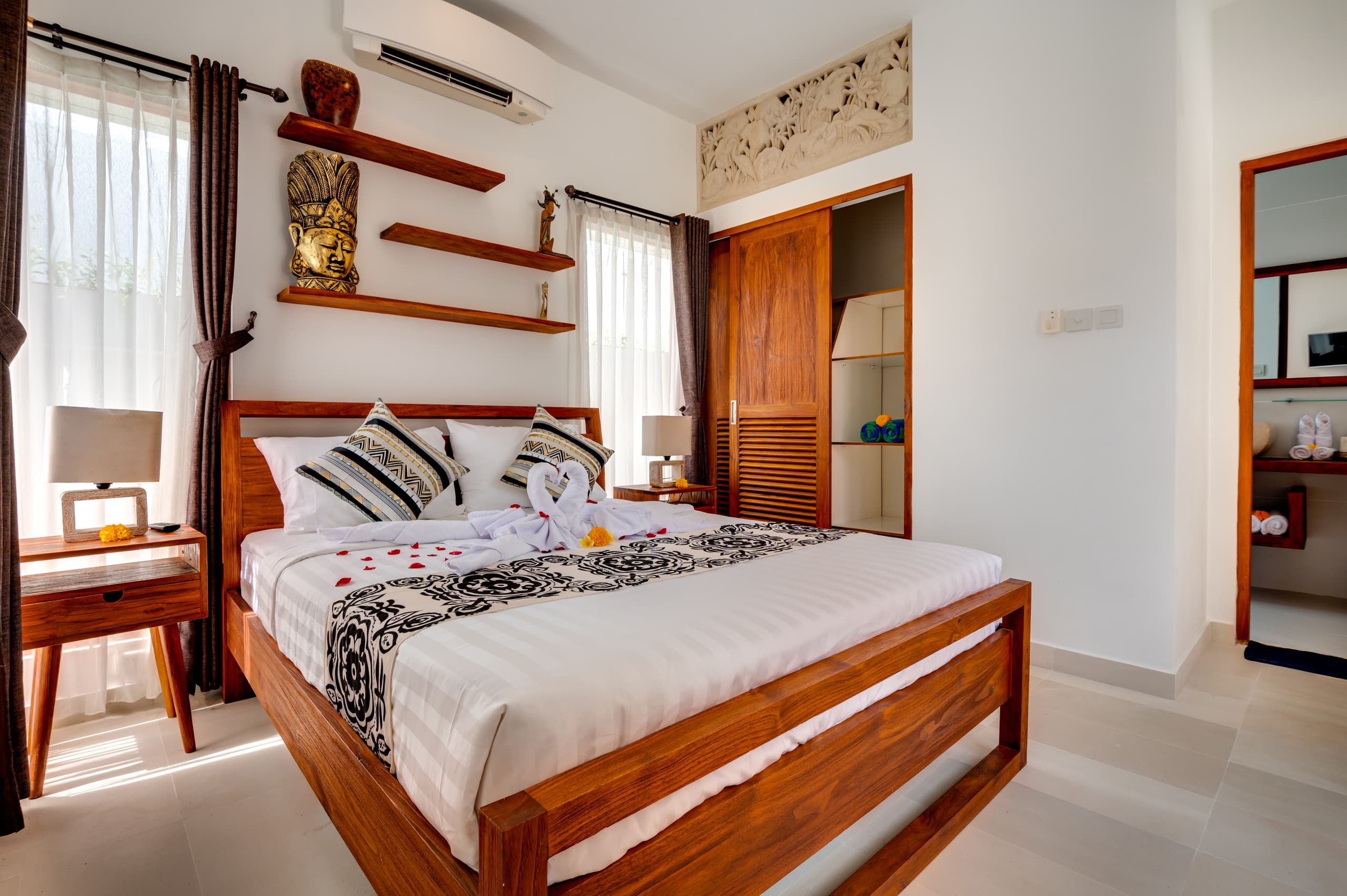 Coziest 5BR Villa close to the beach in Seminyak 20