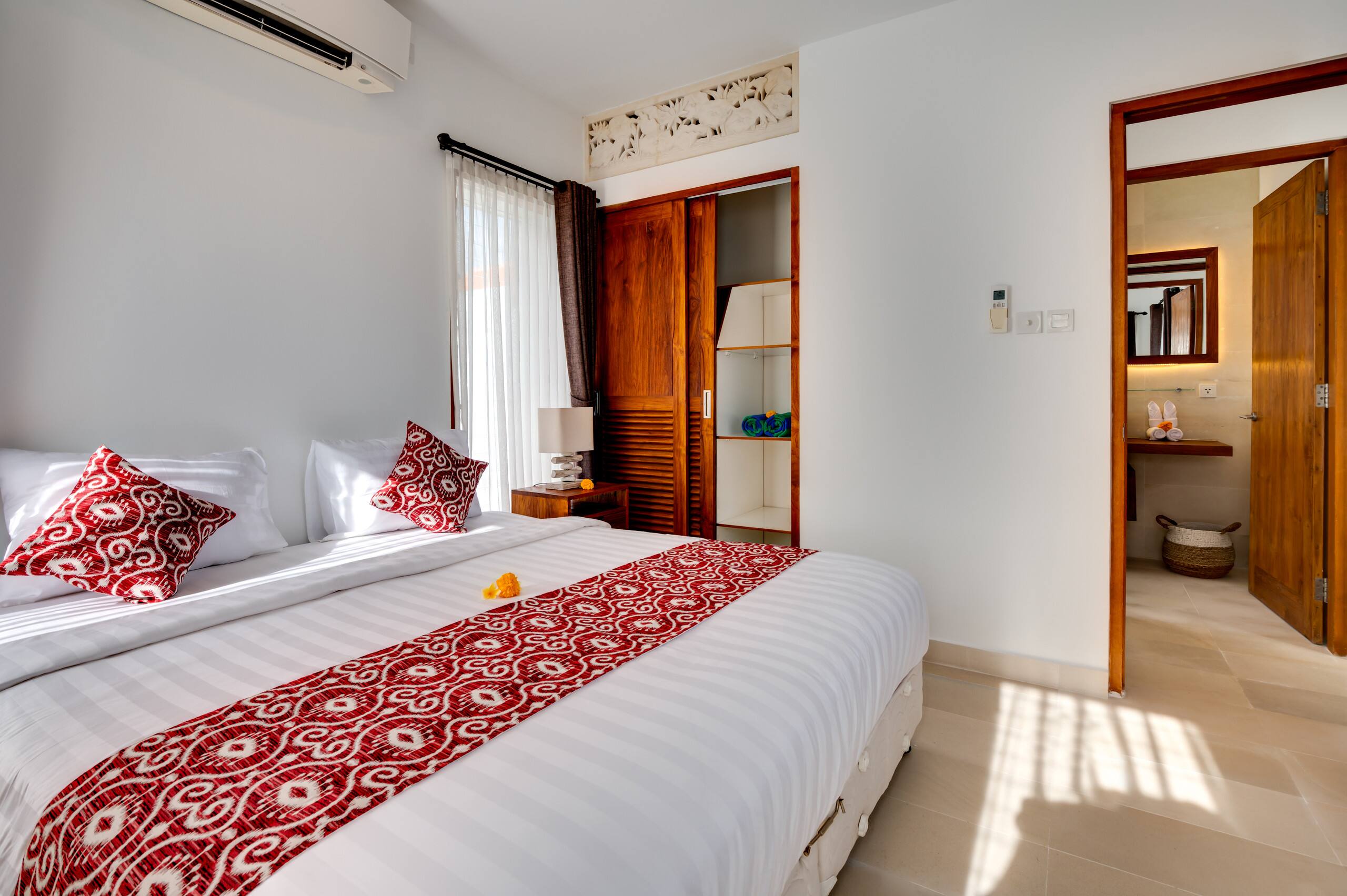 Coziest 5BR Villa close to the beach in Seminyak 28