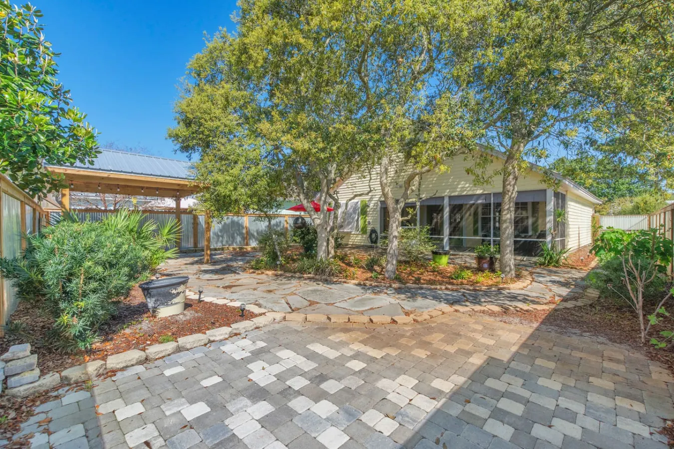 Walk to the beach Cozy coastal cottage Private outdoor space Free Wi-Fi Great location 2