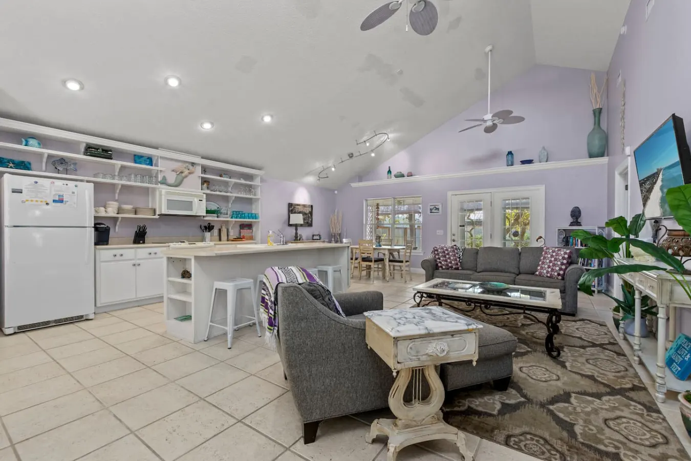 Walk to the beach Cozy coastal cottage Private outdoor space Free Wi-Fi Great location 9