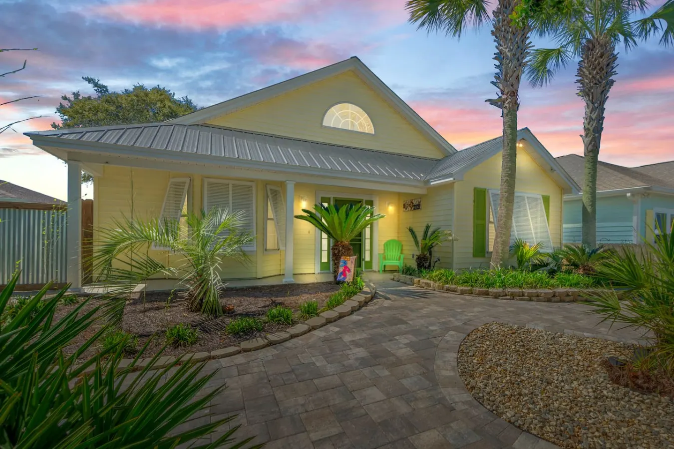 Walk to the beach Cozy coastal cottage Private outdoor space Free Wi-Fi Great location 13