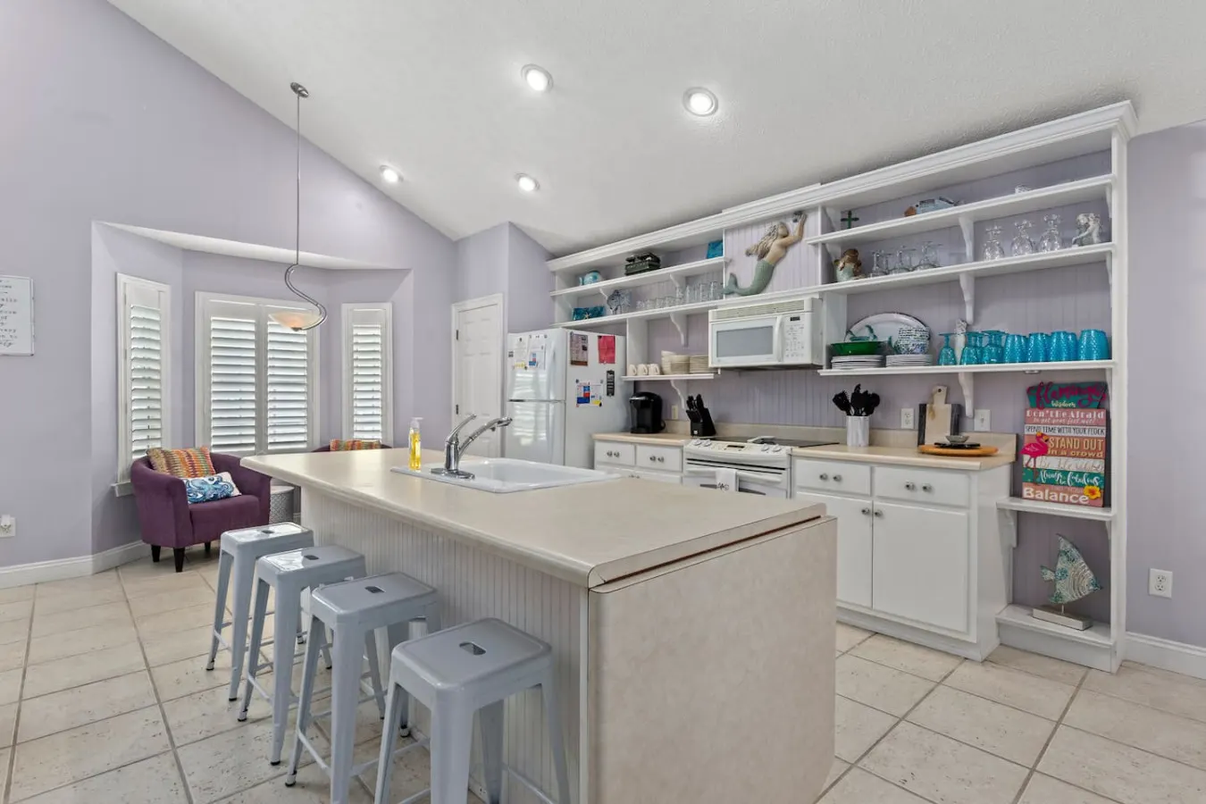 Walk to the beach Cozy coastal cottage Private outdoor space Free Wi-Fi Great location 19