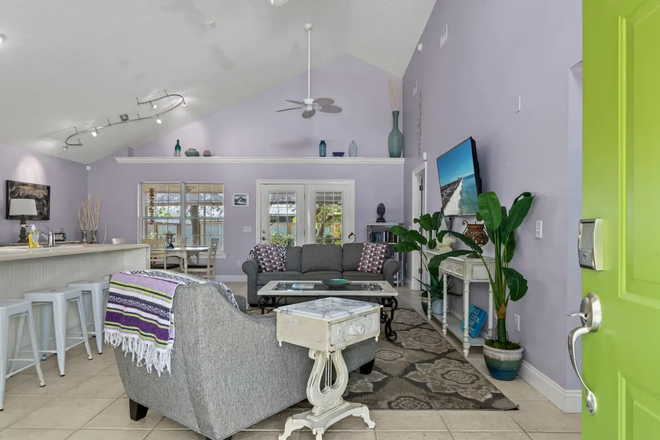Walk to the beach Cozy coastal cottage Private outdoor space Free Wi-Fi Great location 7