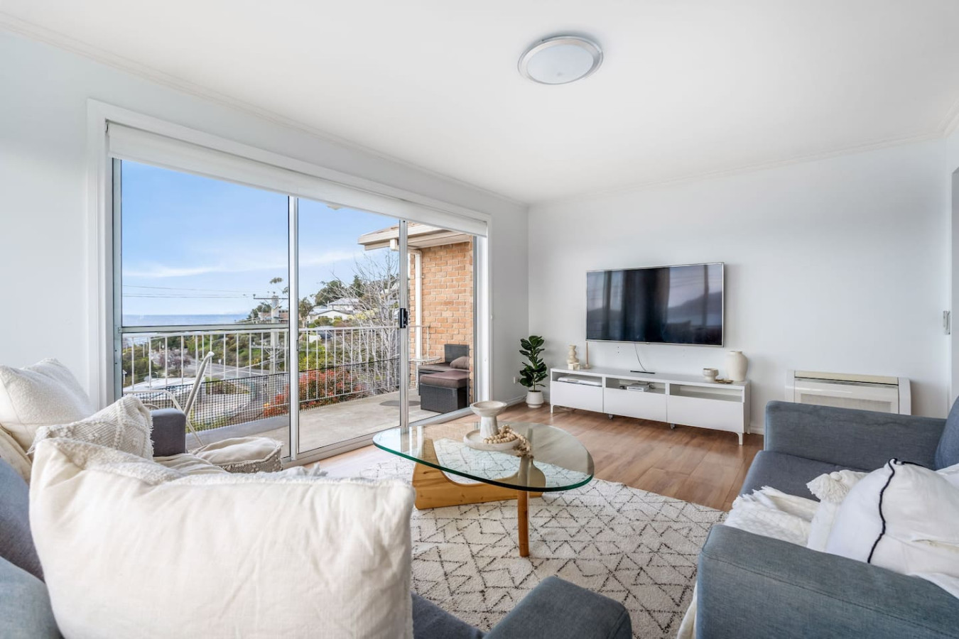 Sandy Bay River Views, 3 Bed, Deck & 2 Car Spaces