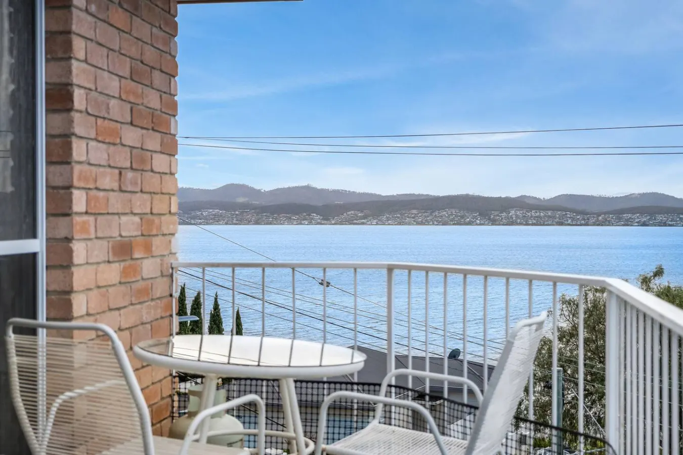 Sandy Bay River Views, 3 Bed, Deck & 2 Car Spaces 10