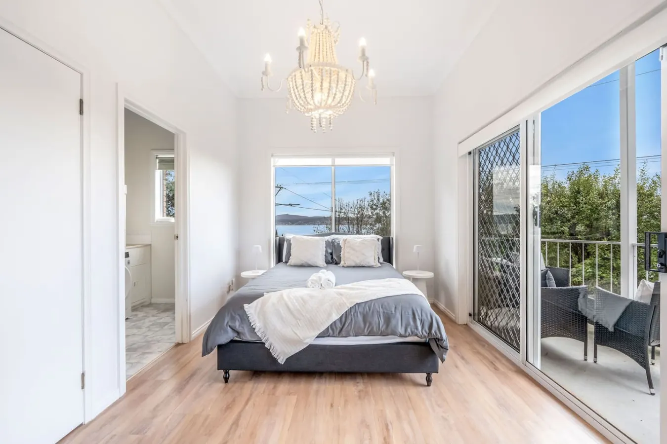 Sandy Bay River Views, 3 Bed, Deck & 2 Car Spaces 18