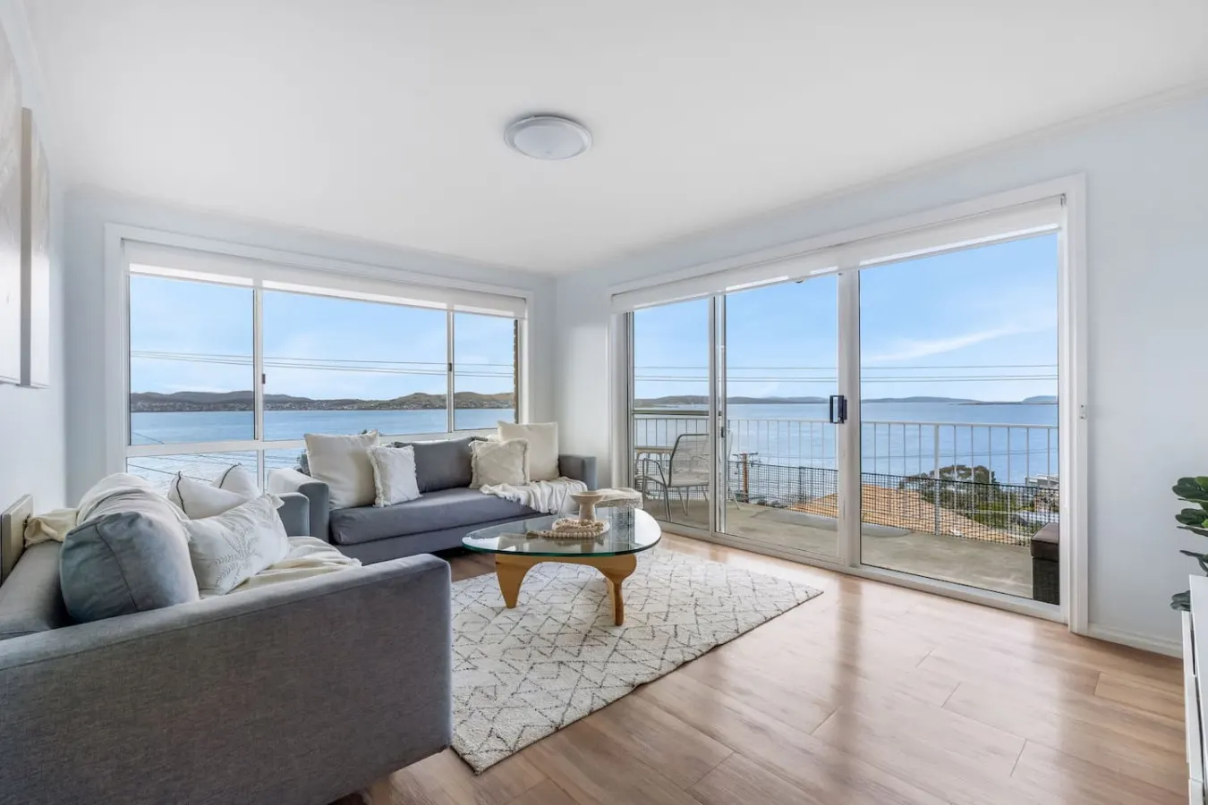 Sandy Bay River Views, 3 Bed, Deck & 2 Car Spaces 7