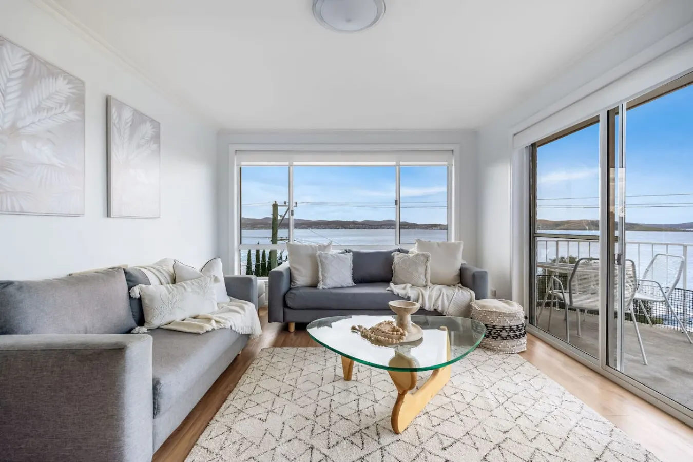Sandy Bay River Views, 3 Bed, Deck & 2 Car Spaces 8