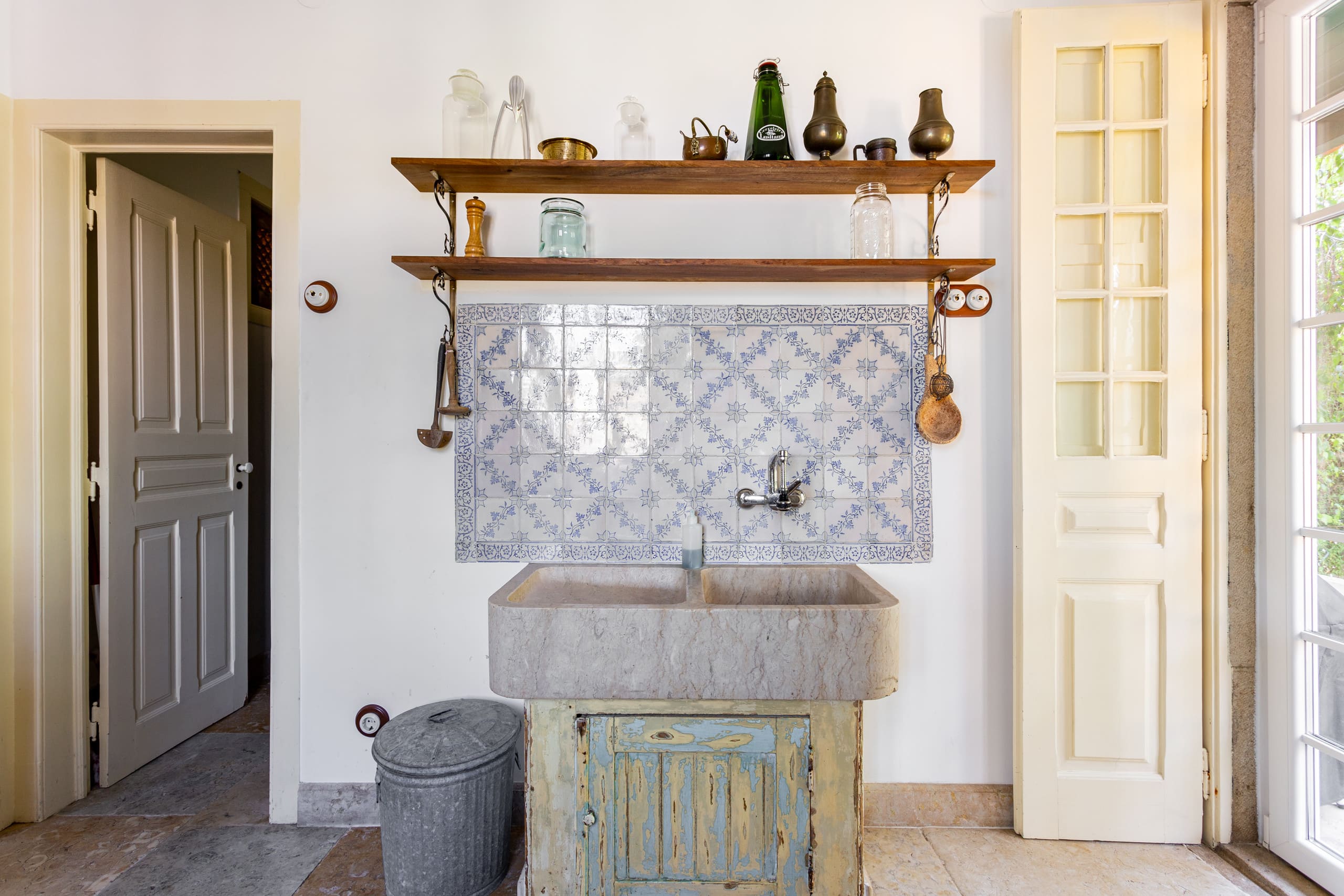 Romantic Vintage Cottage with garden 14