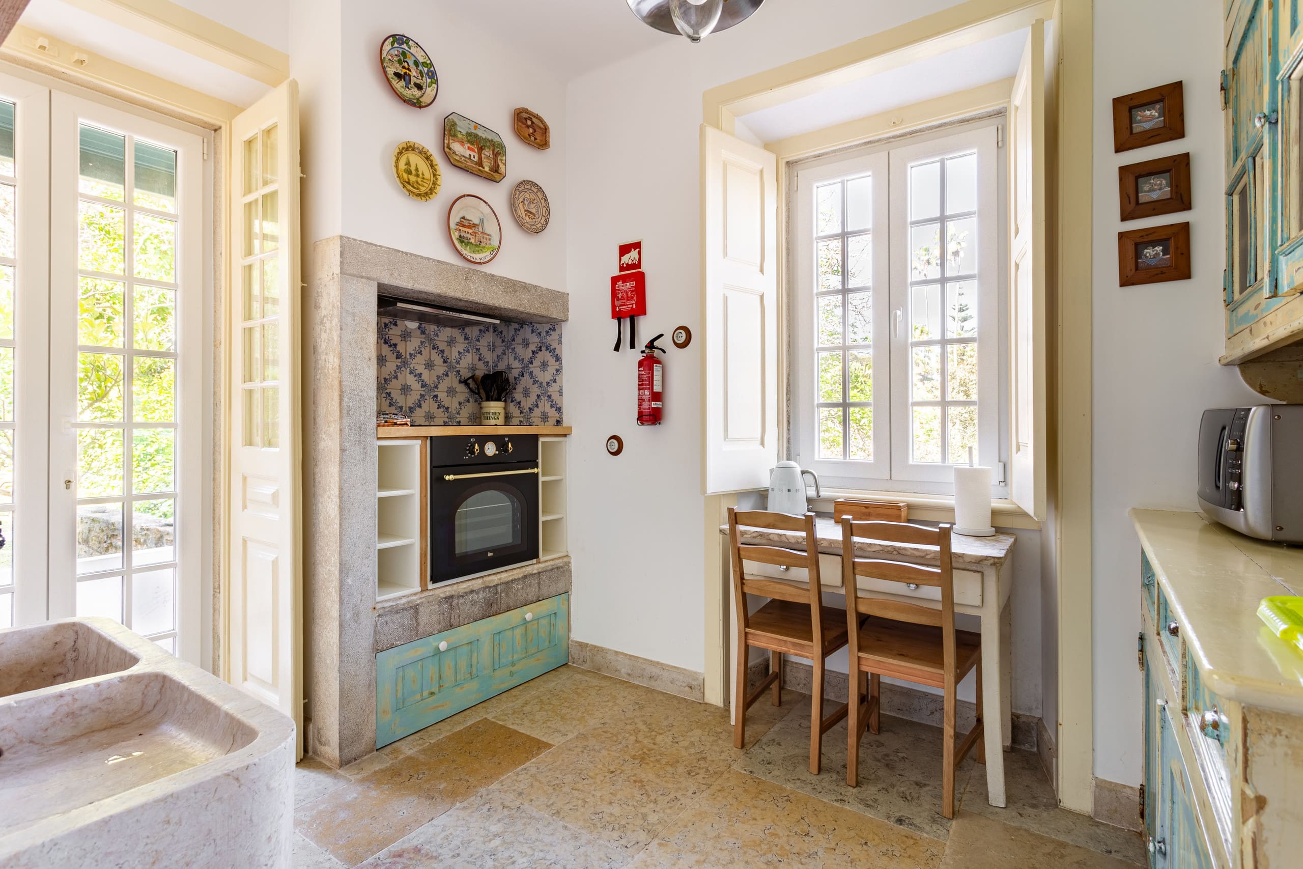 Romantic Vintage Cottage with garden 16