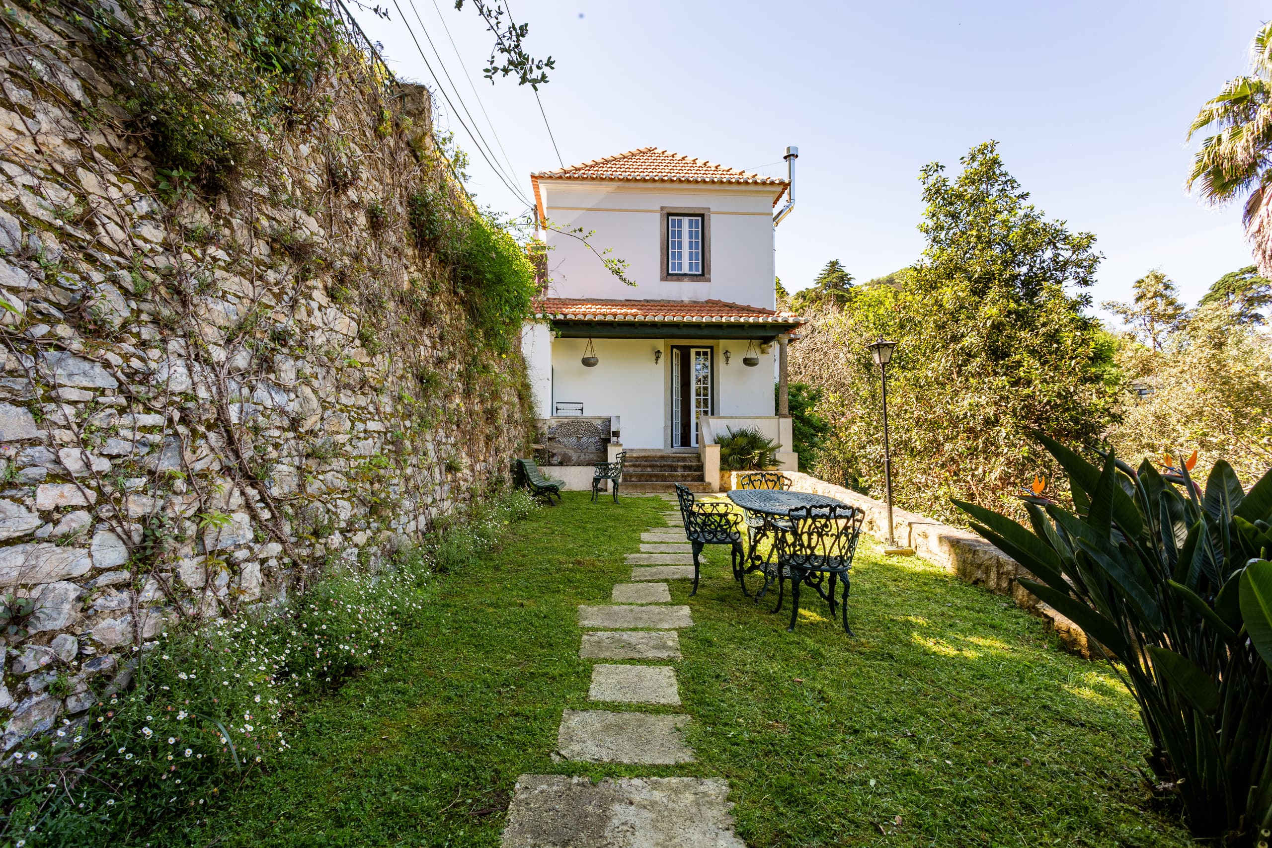 Romantic Vintage Cottage with garden 1