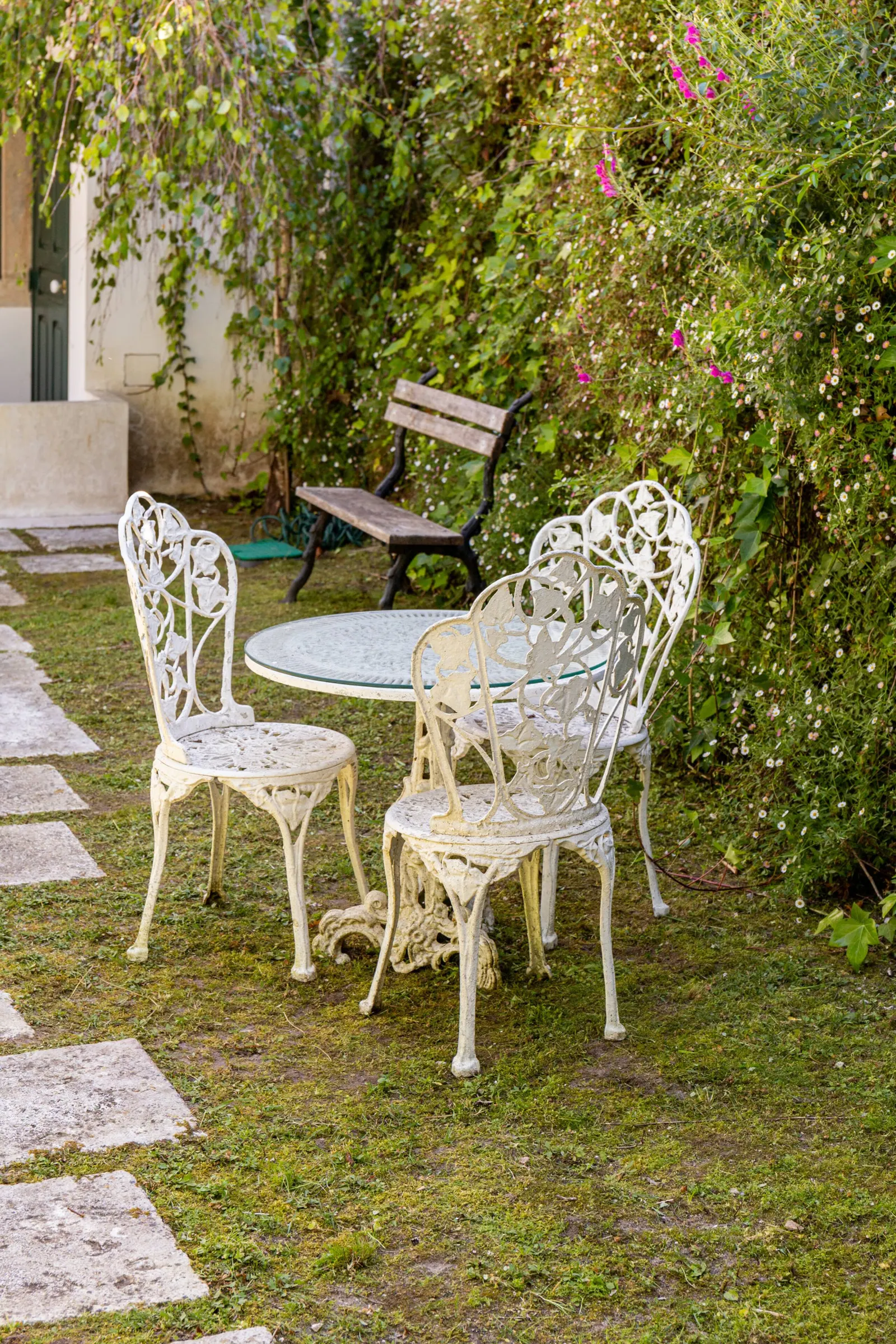 Romantic Vintage Cottage with garden 39