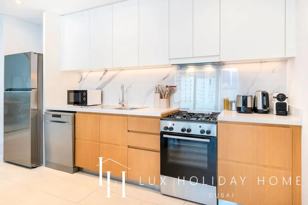 LUX The JBR Garden View Suite 16