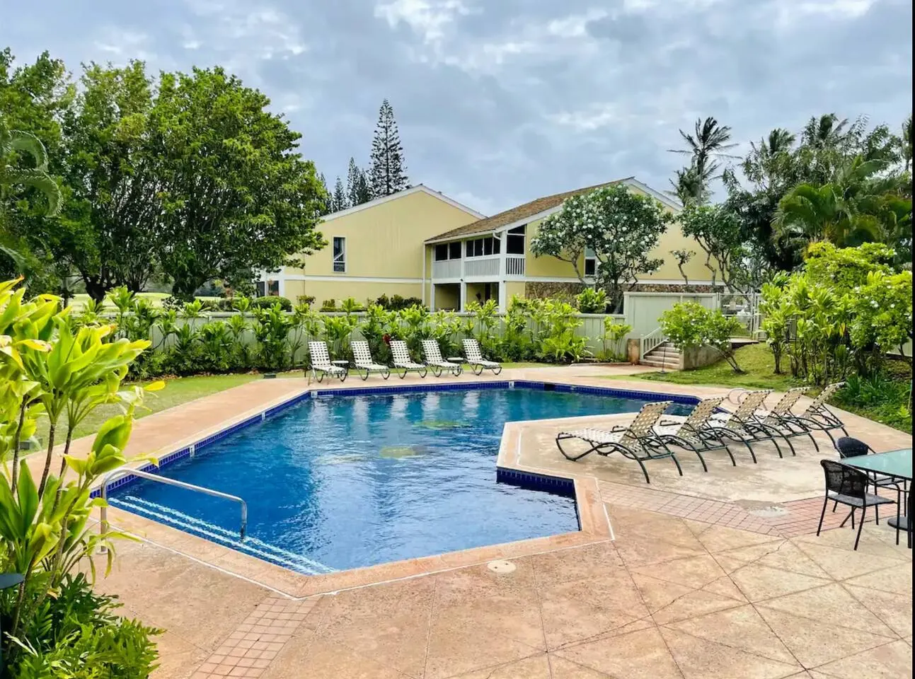 New! North Shore Surf House Walk to the beach! 4