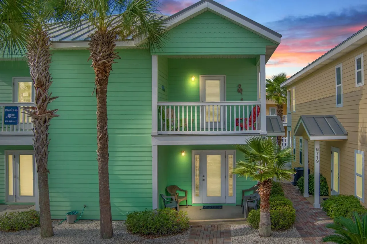 Beach Bungalow ~ Townhome w/ Patios, Balconies & Pool 10
