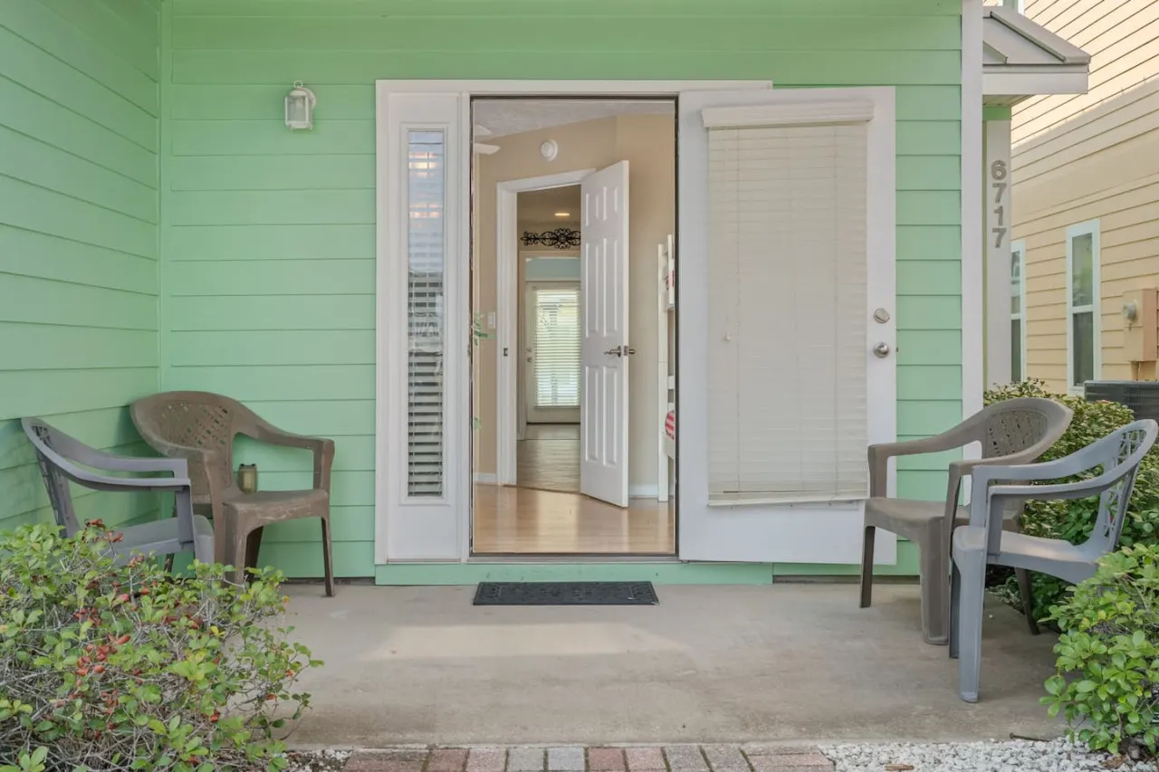 Beach Bungalow ~ Townhome w/ Patios, Balconies & Pool 18