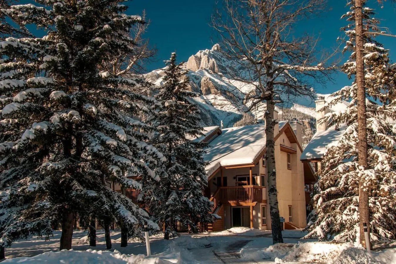 Quiet 4 Bedroom MTN Condo Hot Tub Pool Gym Tennis