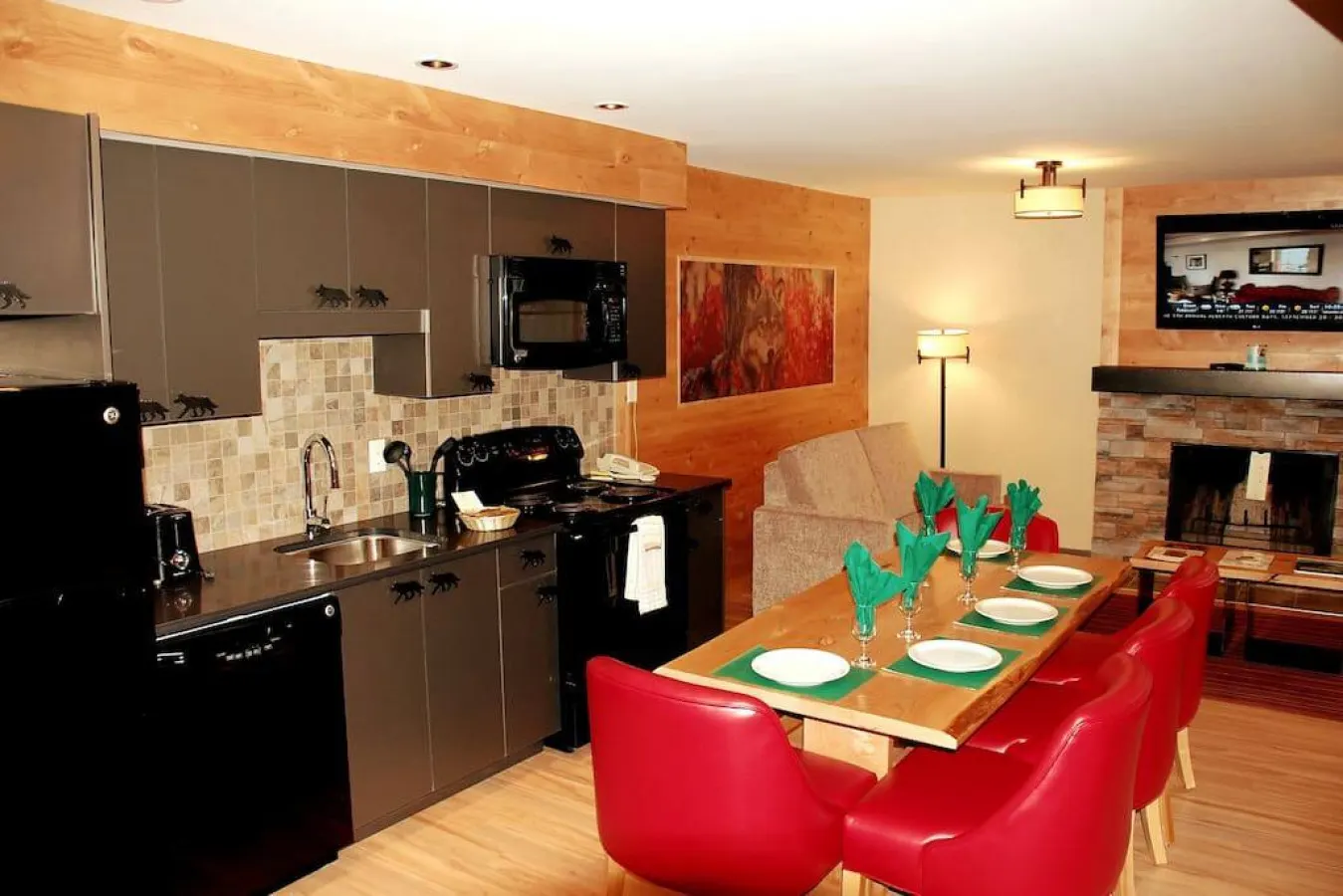 Quiet 4 Bedroom MTN Condo Hot Tub Pool Gym Tennis — photo 2