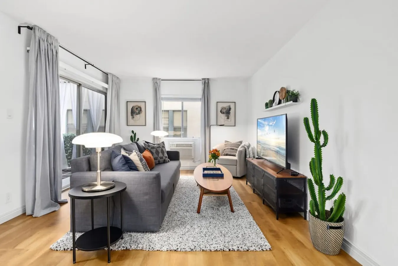 Double King Suite with Patio Dining and Parking