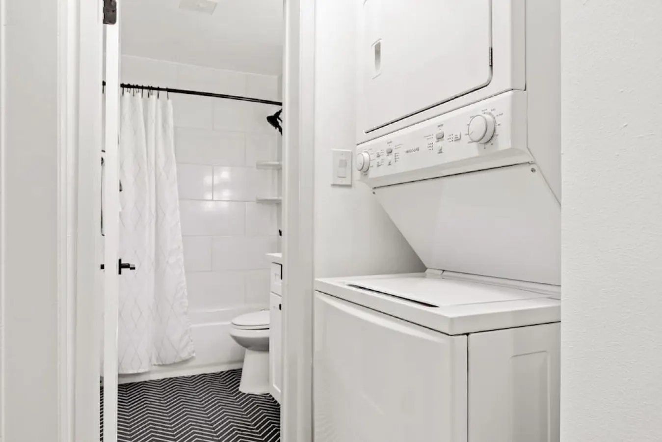 Double King Suite with Patio Dining and Parking — photo 5