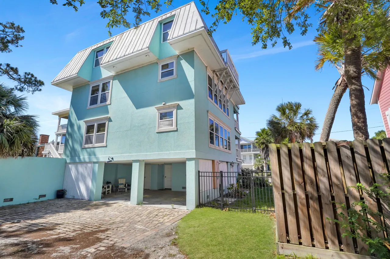 Blue Pearl Beach House: Steps from the Beach