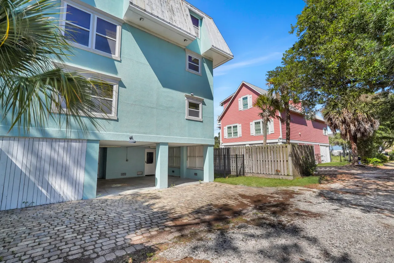 Blue Pearl Beach House: Steps from the Beach 9