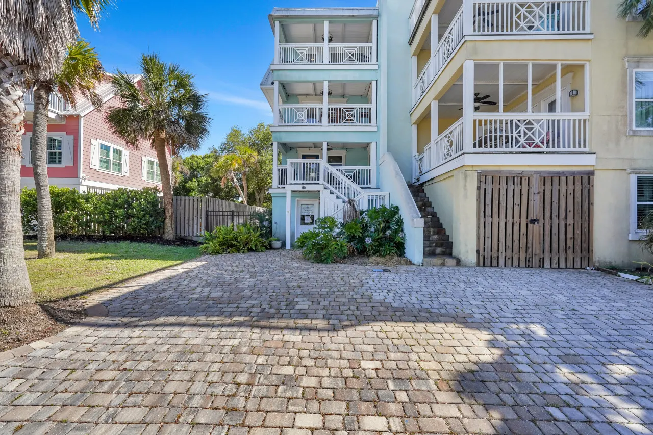 Blue Pearl Beach House: Steps from the Beach 10