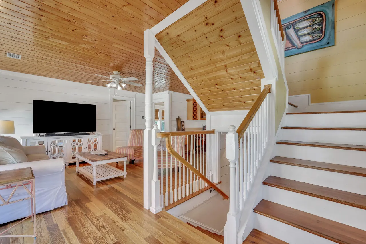 Blue Pearl Beach House: Steps from the Beach 11