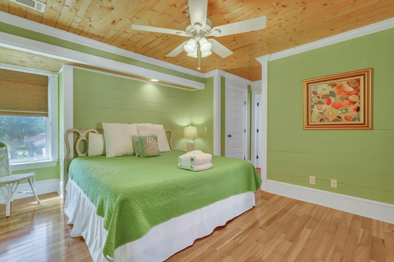 Blue Pearl Beach House: Steps from the Beach 8