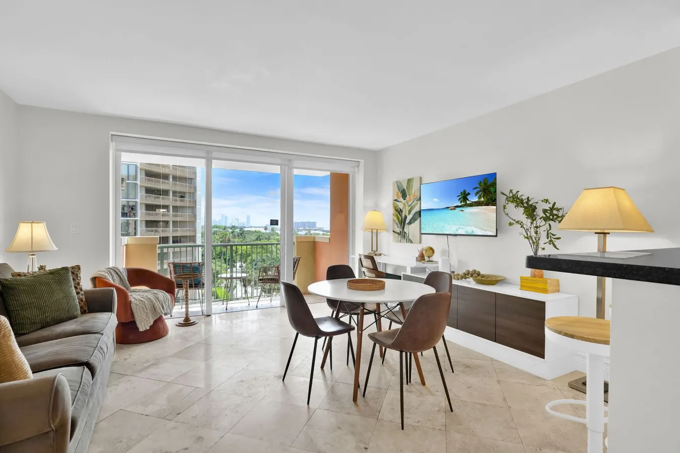 Modern Bay View Balcony in the Grove Free Parking 20