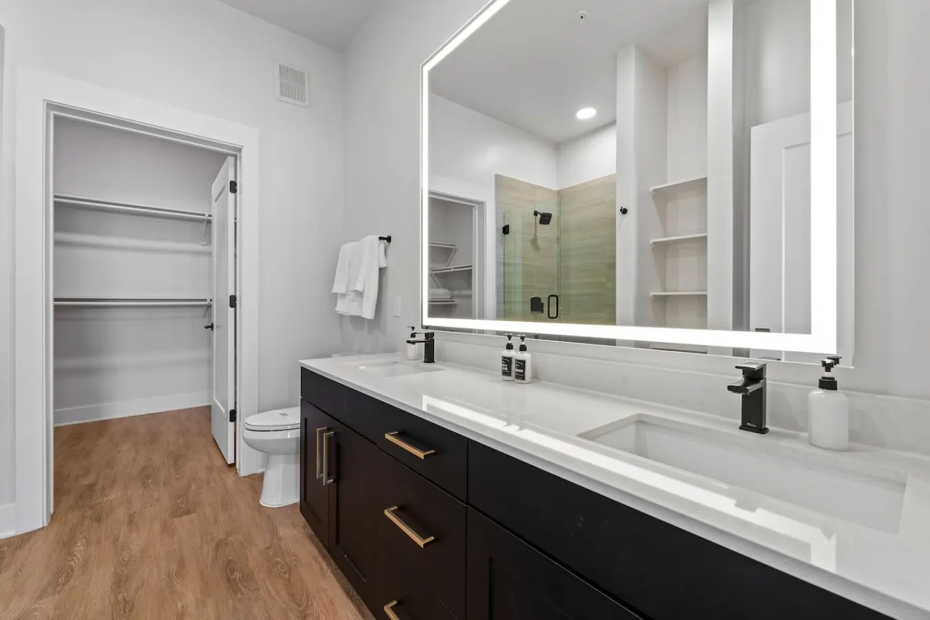 Spacious 2-Bedroom Walk to Raymond James! 14