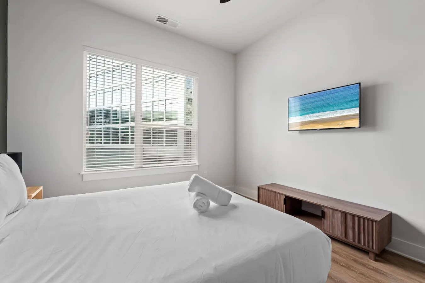 Spacious 2-Bedroom Walk to Raymond James! 16