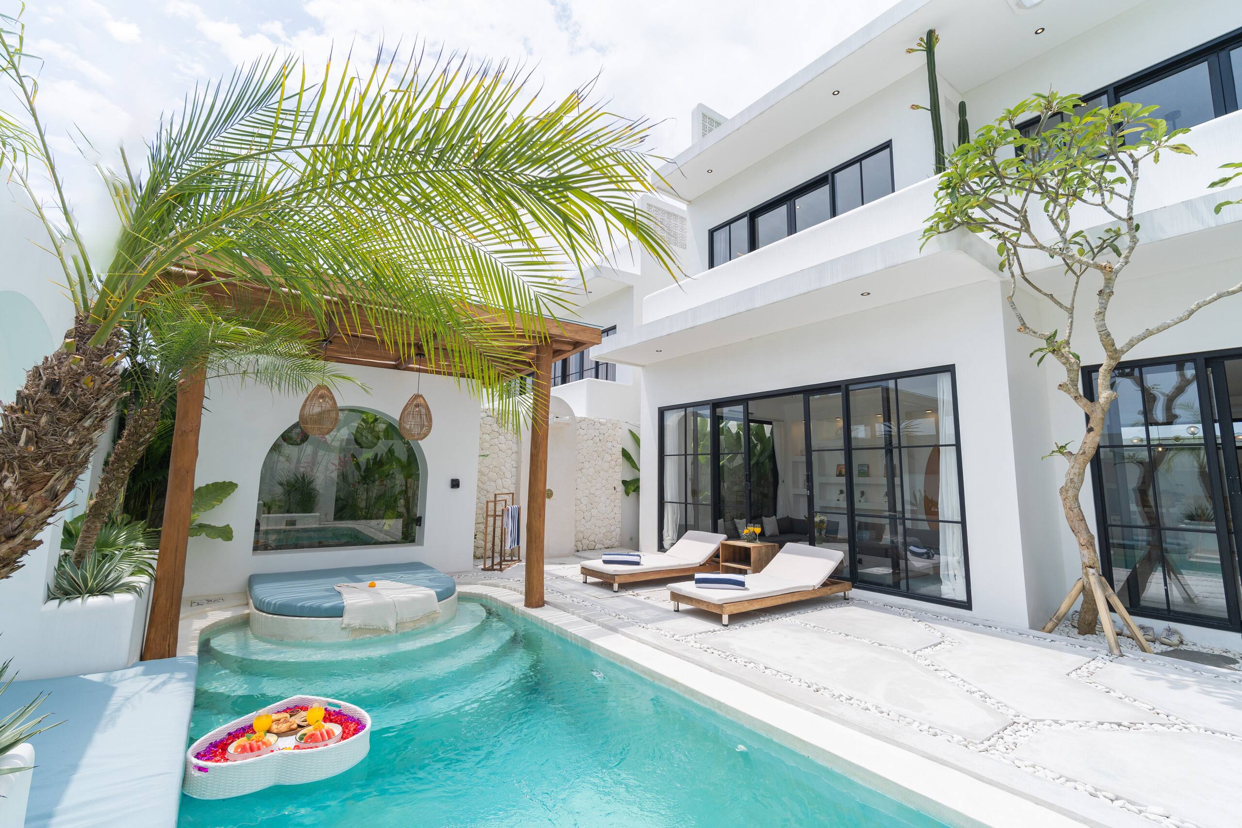 Walk to Seseh Beach•Private 3BR•2 Pools•Rooftop