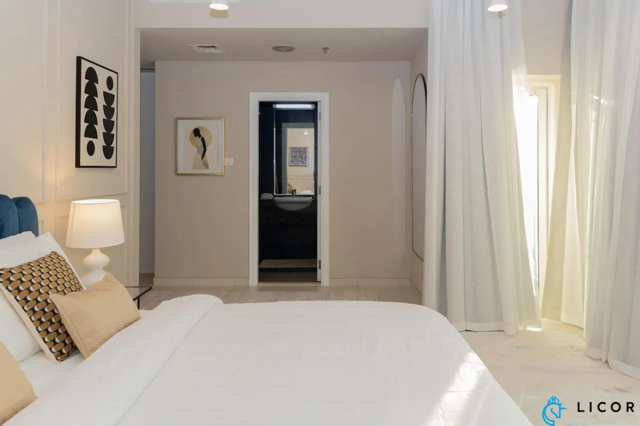 Prime Spacious 2 BR Apt, Burj Khalifa & Canal View 10