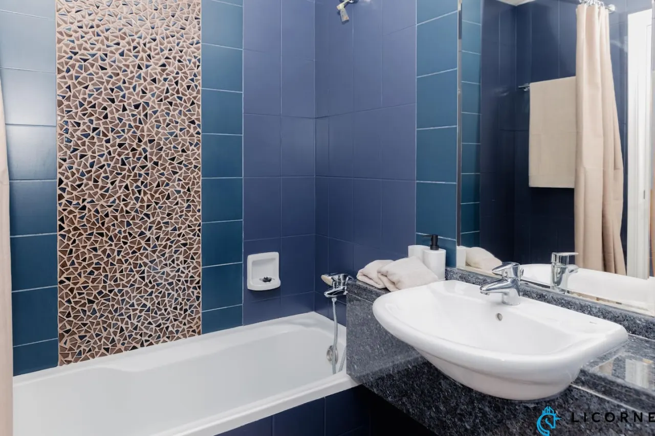Prime Spacious 2 BR Apt, Burj Khalifa & Canal View 19