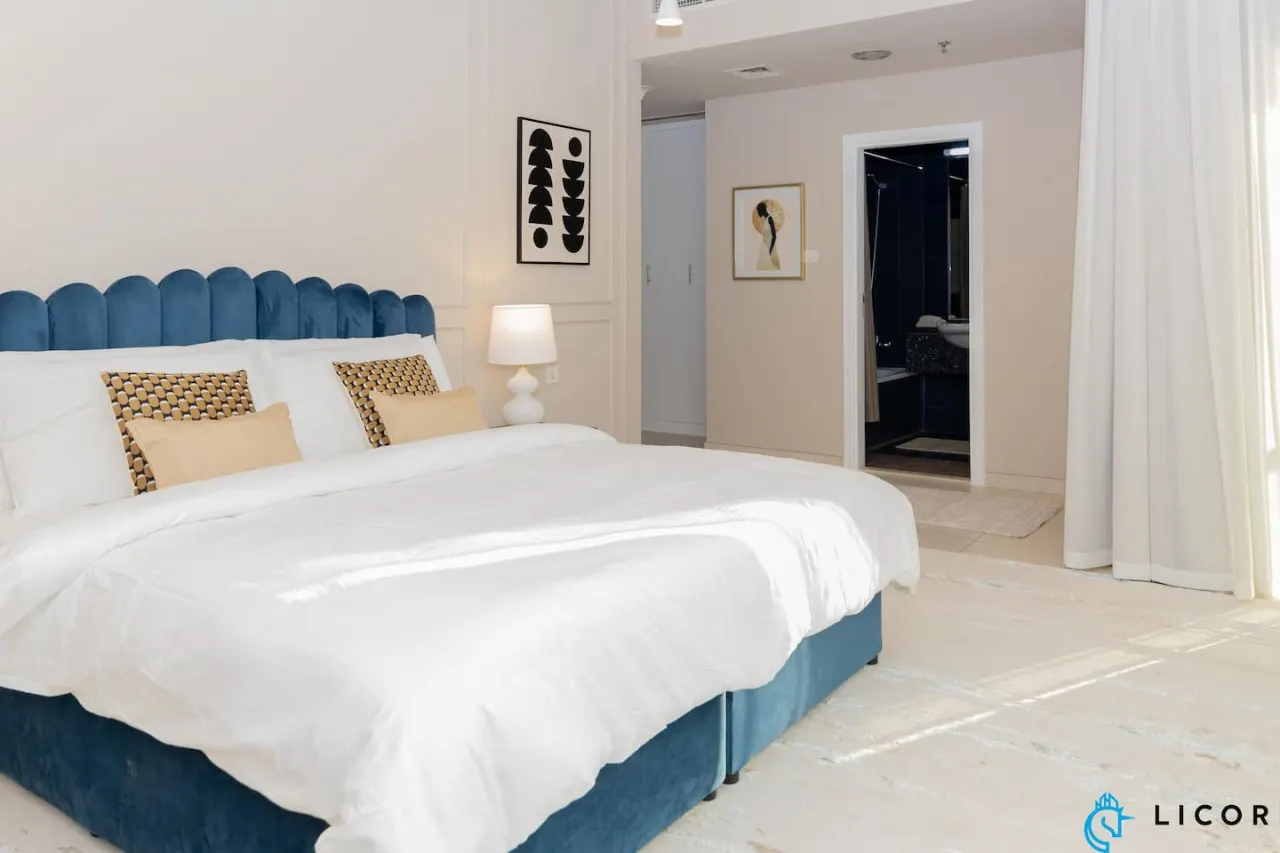 Prime Spacious 2 BR Apt, Burj Khalifa & Canal View — photo 4