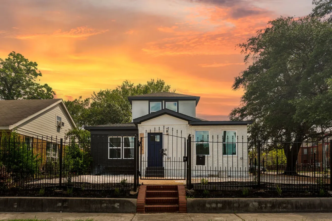 Whole Duplex for Groups of 12 | Two Kitchens, Gated, Near TMC