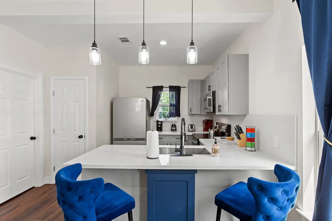 Whole Duplex for Groups of 12 Two Kitchens, Gated, Near TMC 13