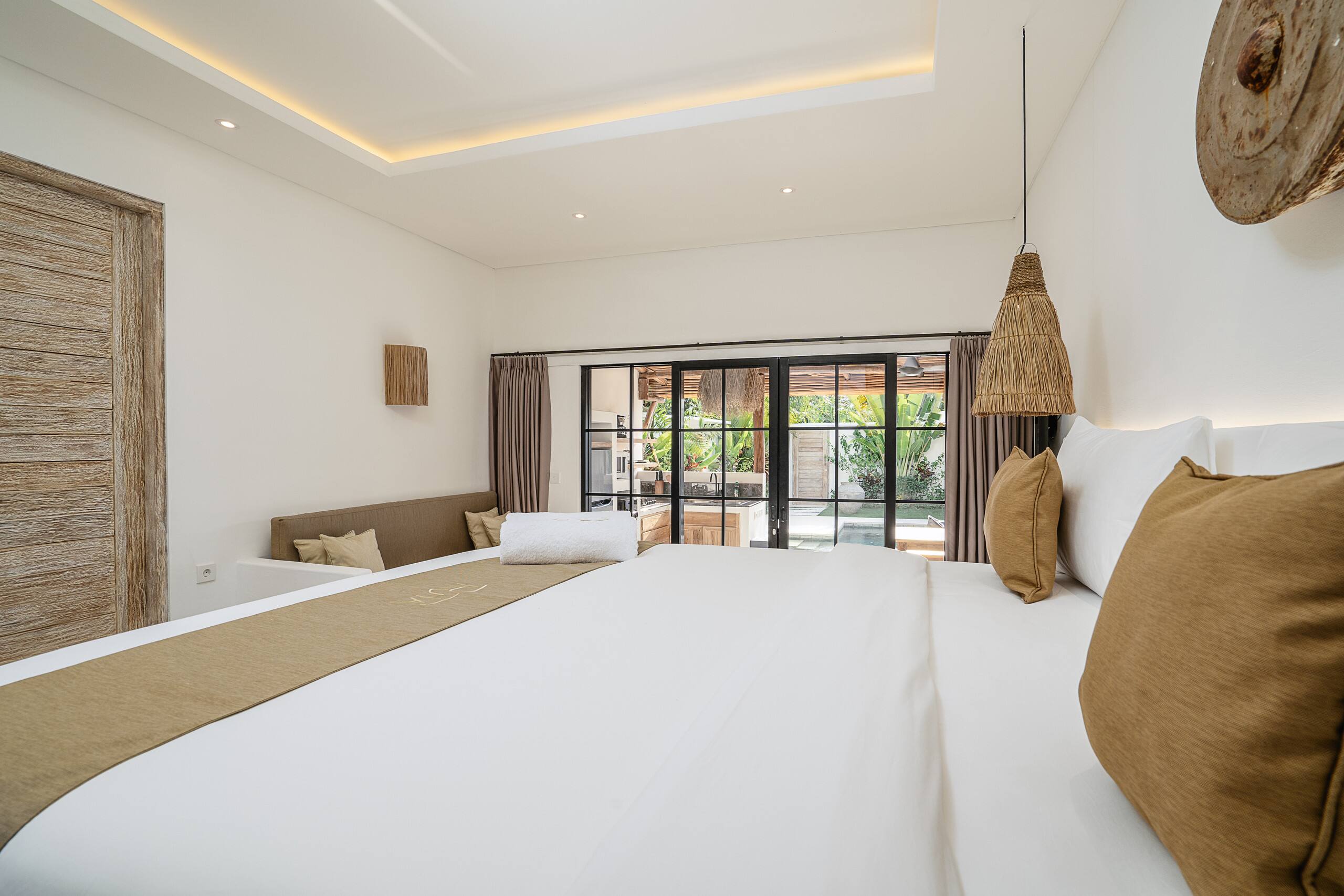 4-bedroom villas tour next to Nyanyi beach & Luna Club 24