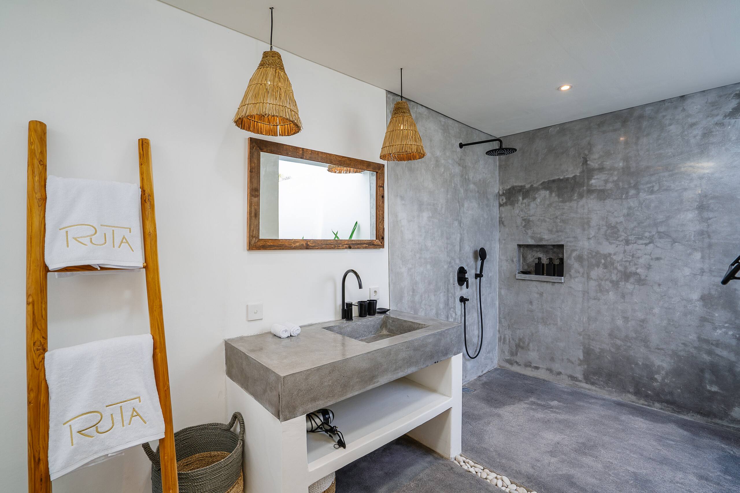 4-bedroom villas tour next to Nyanyi beach & Luna Club 32